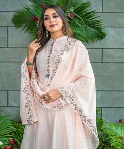 Ensemble haut et bas en coton mousseline moderne avec broderie et dupatta, tenue de bureau, prix de gros, vêtement ethnique, tissage multicolore - Product Image 4