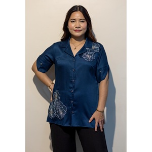 Camisa DAPHNE Azul Giza de Algodón Premium y Elegante para Mujer, Compre Directamente del Proveedor - Product Image 1