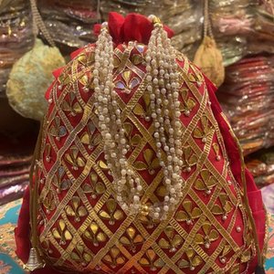 Sac de mariage en soie fait main pour femme, cadeau Rakhi pour sœur, pochette ethnique indienne Potli, pochette de mariée, sac de mariage fait main - Product Image 4