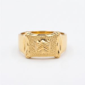 Anillo de Sello Clásico para Hombre DIVYORO, Chapado en Oro de 22k, con Grabado de Significado Religioso, para Ocasiones Conmemorativas y de Graduación - Product Image 1