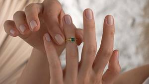 แหวนเงินแท้ 925 ประดับมรกตทรงเหลี่ยม ชุบทองคำ 18k ดีไซน์ใหม่ งานแฮนด์เมดสำหรับผู้หญิง - Product Image 3