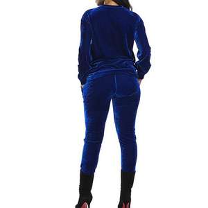 Conjunto de 2 piezas de chándal de invierno de forro polar para mujer con logo bordado personalizado, con capucha con cremallera, estilo casual de otoño, con bolsillos traseros cortos - Product Image 4