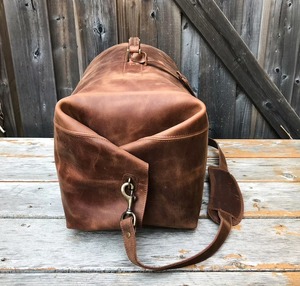 Sac de voyage en cuir véritable style rétro, sac de week-end grande capacité, bagage cabine léger et portable avec fermeture éclair pour les voyageurs fréquents - Product Image 1