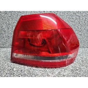 Luz Trasera Derecha Usada para Passat 561945096E - Product Image 1