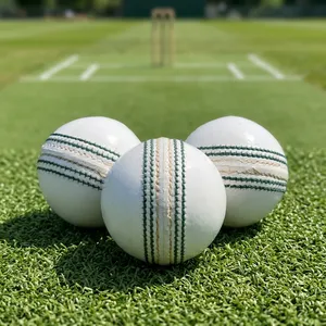 Balle de cricket en cuir blanc – Qualité professionnelle pour matchs – Balle de cricket blanche haut de gamme avec revêtement en cuir véritable – Vente en gros - Product Image 1