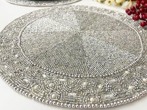 Magnifiques sets de table brodés de perles, faits à la main, décoratifs, pour des tables élégantes, décoration pour la maison, la cuisine et les restaurants. - Product Image 2