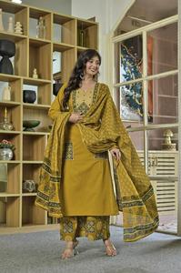 Ensemble Salwar Kameez en coton moutarde avec col et poches brodés, vêtements décontractés traditionnels indiens et pakistanais pour femmes - Product Image 2