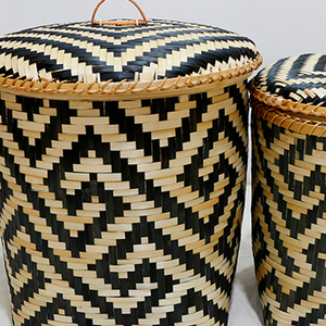 Panier de rangement rond traditionnel en bambou tressé à la main, imperméable, avec couvercle, pour la lessive et l'organisation de la garde-robe et de la salle de bain - Product Image 2