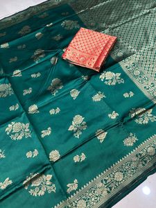 Sari en soie Banarasi vert à motifs floraux AARA Fashion, tissé avec des fils dorés, longueur au sol, vêtements traditionnels indiens pour mariage et Diwali - Product Image 5