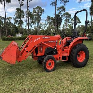 Tractor Compacto Kubota Disponible con Operación de Alta Eficiencia, Estructura Duradera, Fácil Control y Potencia Agrícola Confiable - Product Image 2