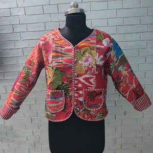 Chaqueta de Invierno Acolchada Vintage Corta para Mujer de la Mejor Calidad, Chaqueta Kantha de Algodón Hecha a Mano con Múltiples Parches, Chaqueta Informal con Estampado Floral - Product Image 1