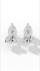 Boucles d'oreilles clous solitaires en diamant de laboratoire taille poire à trois griffes allongées et fluides, en or 14K, bijoux fins de luxe, fournisseur en gros - Product Image 4