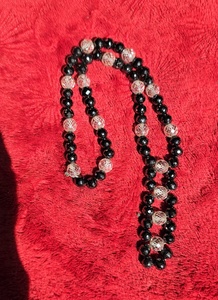 Collar de moissanita redondo blanco de 8 mm y negro de 7 mm, regalo para mujer, fiesta, aniversario y otras ocasiones - Product Image 4