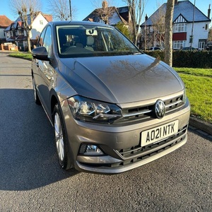 Buena Oferta, Pollo 1.0 TSI, 6 Velocidades, Manual, Hatchback, Plateado Metálico, 5 Puertas - Product Image 1