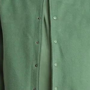 Veste universitaire en cuir et laine de qualité supérieure, avec patch en chenille personnalisé, vente en gros pour le marché américain - Product Image 3