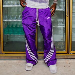 กางเกงวอร์มผู้ชายผ้าไนลอนลายทางโค้งทรงหลวมเอวยางยืดน้ำหนักเบาป้องกันลมรับผลิตตามสั่งขายส่งจำนวนมาก - Product Image 4