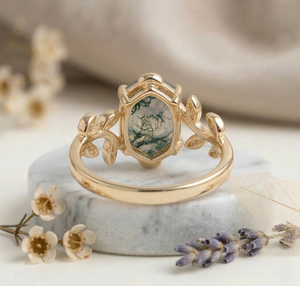 Anillo de Compromiso Largo con Ágata Musgosa Hexagonal y Detalles de Diamantes de Laboratorio DEF VS, Joyería Nupcial, Anillo de Oro Personalizado - Product Image 2