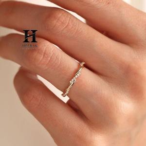 Anillo de Eternidad de Moissanita con Diseño de Enredadera Trenzada Delicada, Oro Rosa de 14K, Anillo de Boda Minimalista Apilable, Anillo de Promesa con Diamante Cultivado en Laboratorio - Product Image 2