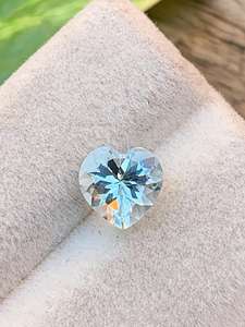 พลอยอะความารีนธรรมชาติทรงหัวใจ 2.00 กะรัต สีฟ้าสดใส ของ Zubeda Gems พลอยหลวมสำหรับทำเครื่องประดับ แหวน ได้รับการประเมินจากผู้เชี่ยวชาญบุคคลที่สาม - Product Image 4