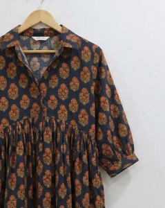 เดรสผ้าฝ้ายพิมพ์ลายบล็อกมือ  ความยาวปานกลาง  สำหรับผู้หญิง  ลายดอกไม้  ชุดลำลองฤดูร้อน  ทรงหลวม  ระบายอากาศได้ดี  เนื้อผ้านุ่ม  งานแฮนด์เมด  เสื้อผ้าอินเดีย - Product Image 4