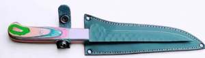 Cuchillo utilitario de hoja fija hecho a mano con acero inoxidable martillado, mango de resina y madera multicolor, herramienta para cortar con funda de cuero. - Product Image 3