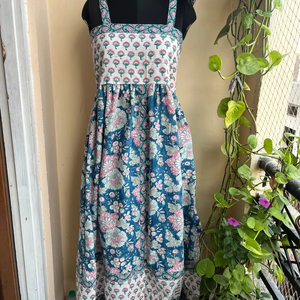 Vestido Indio de Algodón Estampado a Mano, 100% Algodón, Vestido Largo con Cuello Cuadrado y Bordado Floral - Product Image 1