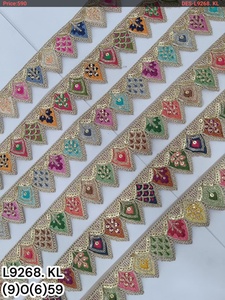 Encaje con Bordado Geométrico Kashmiri Phulkari, Multicolor, con Hilo de Diamantes - Product Image 4