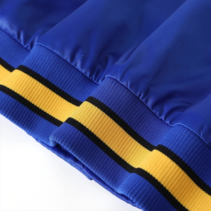 เสื้อแจ็คเก็ตบอมเบอร์สีดำและสีน้ำเงิน Sigma Gamma Rho สไตล์วาร์ซิตี้ แบบซิป แจ็คเก็ตลำลองสำหรับออกกำลังกาย คอเสื้อและปลายแขนเสื้อแบบริบ  สามารถสั่งทำได้ - Product Image 6