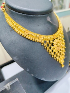 Collar de Oro Sólido de 22K para Mujer, Joyería Nupcial India Tradicional, Elegante Diseño Floral con Colgante de Oro Puro - Product Image 4