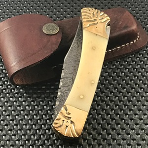 Cuchillo Plegable Industrial Artesanal Personalizado Edge Master con Hoja de Acero de Damasco de 3mm y Mango de Cuerno y Latón con Punta Caída - Product Image 5