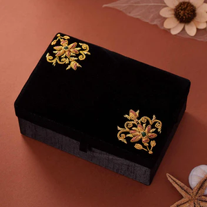 Boîte à bijoux de luxe brodée avec perles et tissu, décoration d'intérieur, taille personnalisée par Whimsy Art Craft - Product Image 3