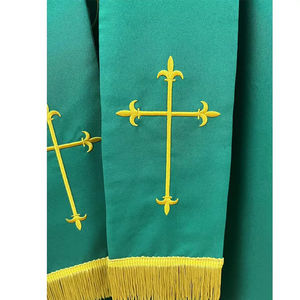 Chasuble Gothique Brodée sur Mesure avec Motifs Entrelacés de Croix et de Grappes de Raisins, Collection 2026 - Product Image 5