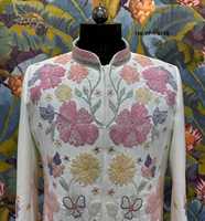 Costume Jodhpuri en tissu TR Lachka couleur ivoire perlé, motif Prairie printanière, Hibiscus en fleurs, Marguerite, et Blazer Bandhgala à sequins pastel