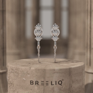 Boucles d'oreilles clous BREELIQ en or jaune 14 carats avec trois diamants et élégante chaîne enroulée, diamant rond étincelant - Product Image 2