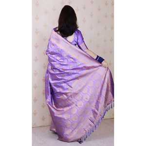 ผ้าไหมลาเวนเดอร์ บาเนราสี จาล ซอฟท์ ซิลค์ โกลด์ ซารี ลายมีนาคารี ทอแบบกลับด้านได้ แห้งเร็ว สำหรับงานพิธีต่างๆ  เสื้อผ้าอินเดีย ปากีสถาน - Product Image 4