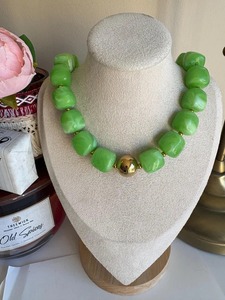 Collar Colgante de Resina Contemporáneo con Diseño Artístico, Joyería Ligera Perfecta para Fiestas Casuales y Uso Diario - Product Image 1