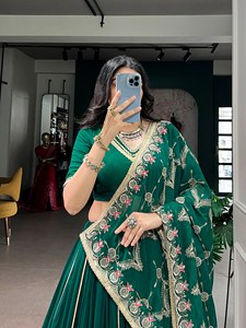 Conjunto de Lehenga Anarkali de Seda Bordada Verde, Corte Holgado y Largo hasta el Suelo, Ropa Formal Pakistaní para Mujer con Dupatta, Traje para Bodas y Fiestas - Product Image 2