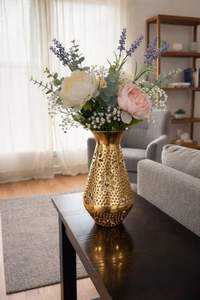 Florero Decorativo de Metal Dorado para Decoración del Hogar, Elegante Centro de Mesa para Sala de Estar - Product Image 5