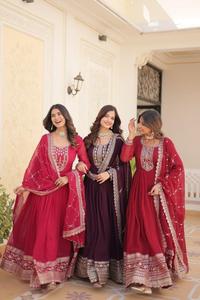 Collections de robes Anarkali en tissu imitation fleurie pour les mariages et les festivals indiens, avec de riches sequins et broderies. - Product Image 2
