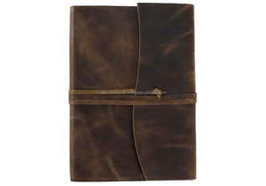 Housse de carnet multifonctionnelle A5 en cuir marron classique, résistante aux odeurs, robuste et confortable, avec pochette pour journal - Product Image 4