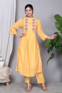 Salwar Kameez en coton brodé floral jaune, taille élastique mi-haute, longueur genou, pantalon assorti, talons transparents, décontracté, été - Product Image 6
