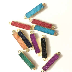 Colgante de conector galvanizado de oro rectangular Druzy de ágata multicolor Natural de 5x25mm único para fabricación de joyas a costo de fábrica - Product Image 1
