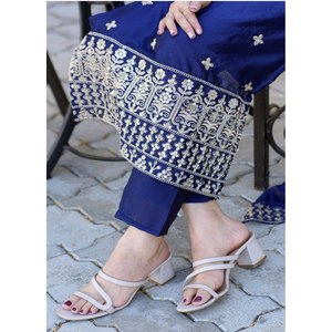 Ensemble de costume pour femme de créateur avec broderie et sequins - Product Image 2