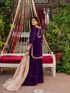 Ensemble Sharara en velours violet pour femmes, Salwar Kameez brodé avec Dupatta, tenue traditionnelle pour fêtes et mariages - Product Image 2