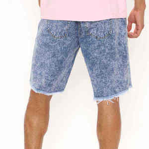 Shorts en jean amples et stylés pour hommes avec logo personnalisé, coupe ample, style streetwear, shorts en jean surdimensionnés pour hommes - Product Image 4