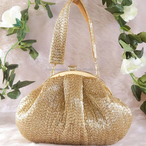 Sacs cadeaux élégants en soie brute perlée, nouveau design, avec rabat miroir perlé et fermeture à cordon, pour femmes, idéal pour les fêtes - Product Image 1