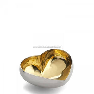 Pot de cire parfumé or rose élégant au design minimal avec forme ronde parfait pour les idées de décoration de maison et de cadeaux - Product Image 5