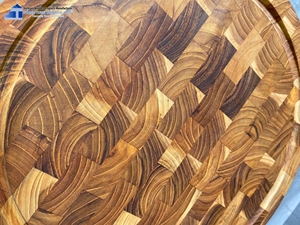 Planche à découper ronde en bois naturel avec motif circulaire, design durable pour la cuisine, fabriquée au Vietnam - Product Image 2