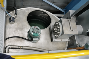Système de filtration d'huile industriel autonettoyant, construction métallique verte avec bras hydraulique et unité de pompage - Product Image 5