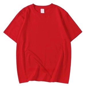 เสื้อยืดคอกลมแขนสั้นผู้ชาย สีแดง ทรงปกติ ผ้าเจอร์ซีย์คอตตอน 100% สีพื้น โลโก้ด้านหน้า ระบายอากาศได้ดี แบบถัก - Product Image 1